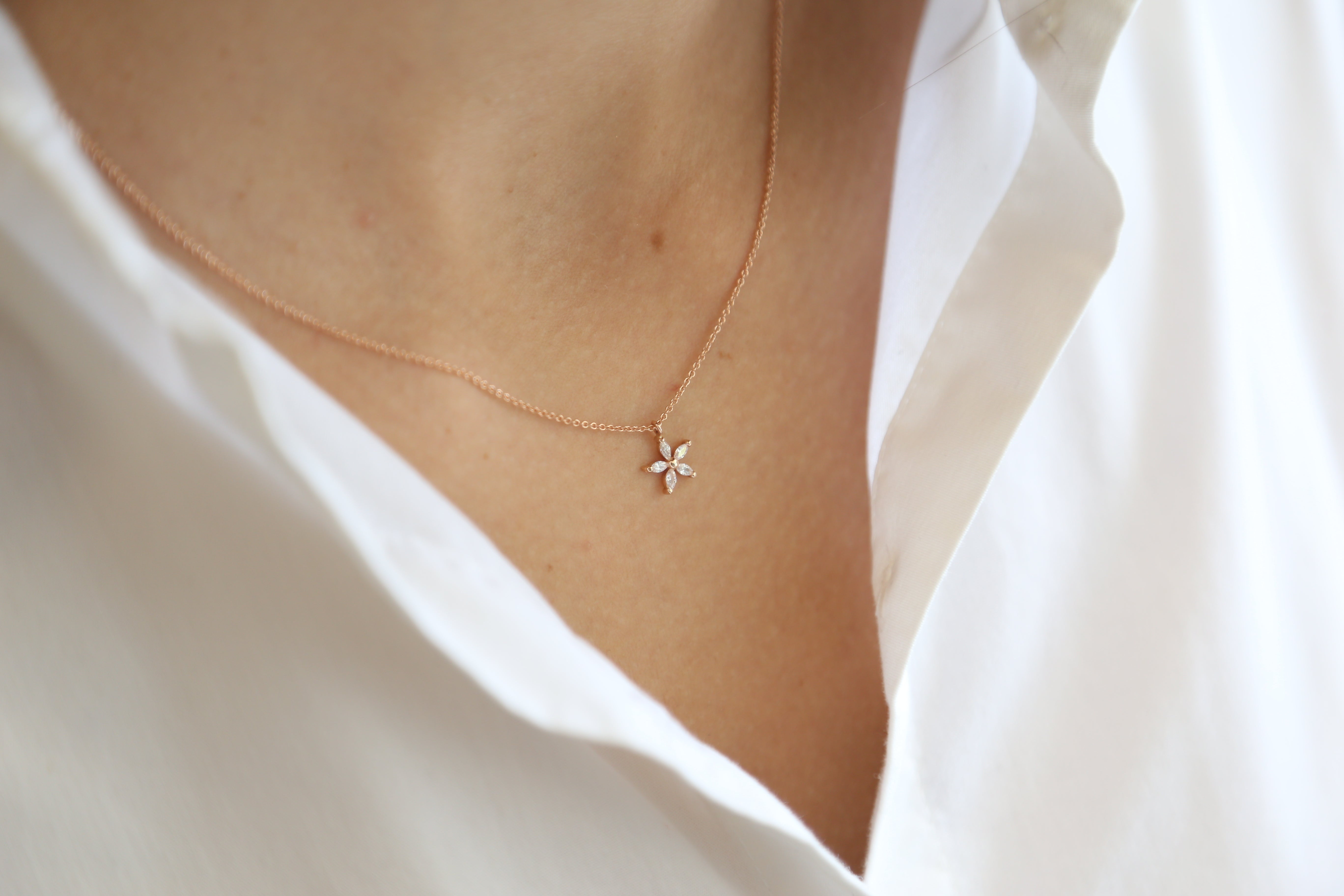 Swarovski Taşlı Çiçek Kolye